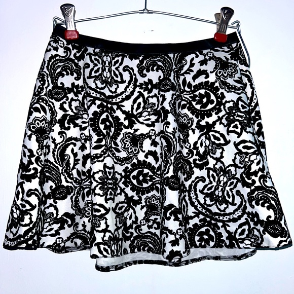 Forever 21 Black and White Mini Skirt with Velvet Detailing - Picture 1 of 3